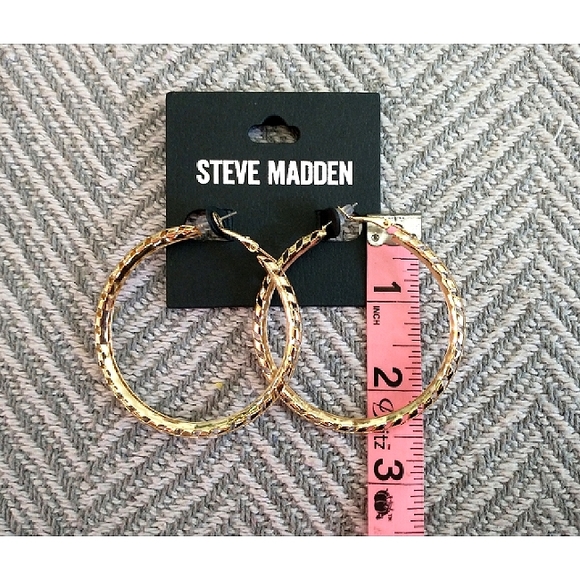 NWT! STEVE MADDEN Gold Textured Hoop Earrings - Picture 3 of 11